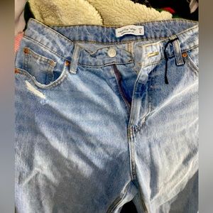 More of a grey tone to em, vanilla star jeans. Super flattering!